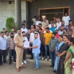अधिकाऱ्यावरील गुन्ह्याविरोधात कर्मचारी आक्रमक; गुन्हा रद्द करण्यासाठी निवेदन